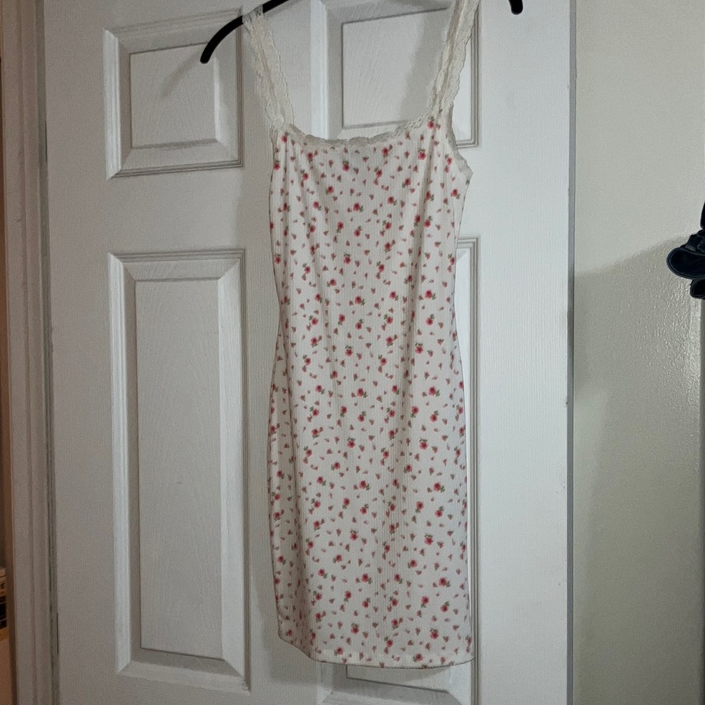 Forever 21 ribbed dress with lace edge